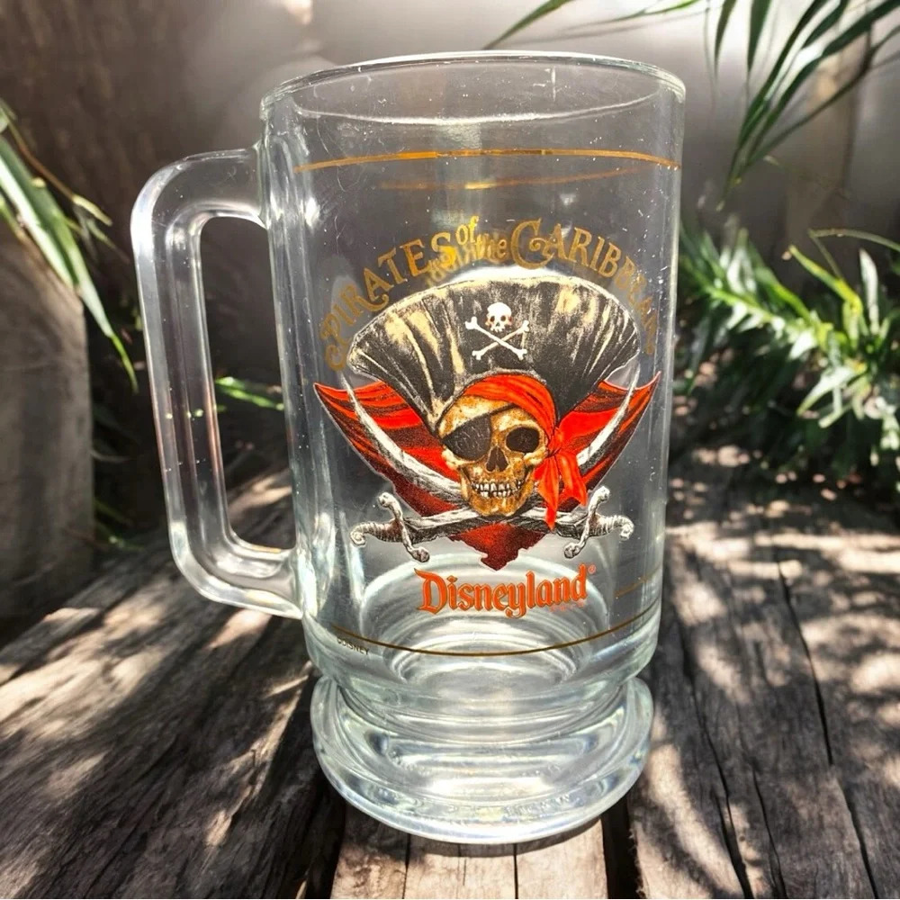 DISNEY Pirates of the Caribbean Beer Mug – Heavy Glass with Skull & Crossbones